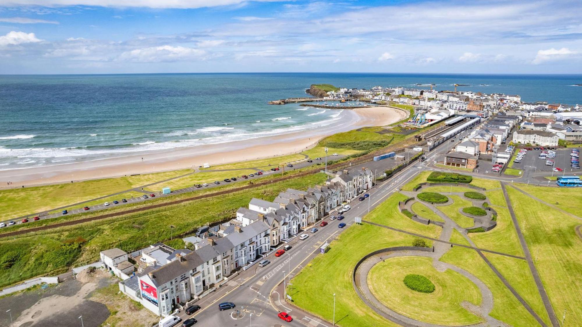 1 Princess Red - By The Sea * Portrush