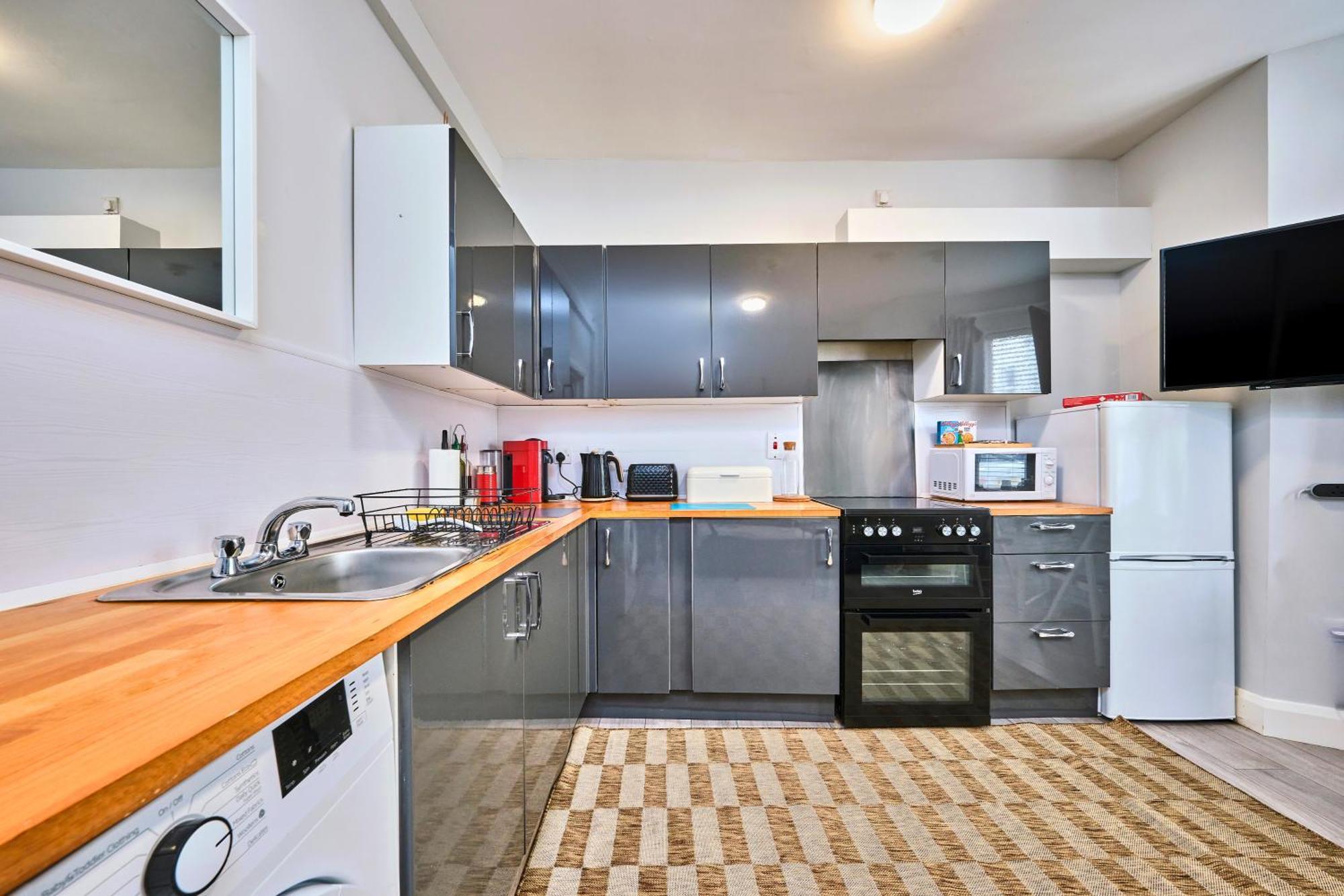 1 Princess Red - By The Sea Apartment