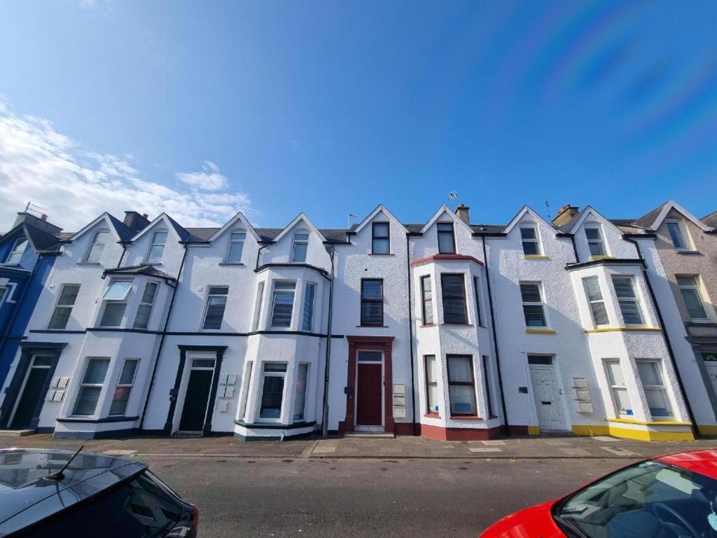 1 Princess Red - By The Sea Apartment